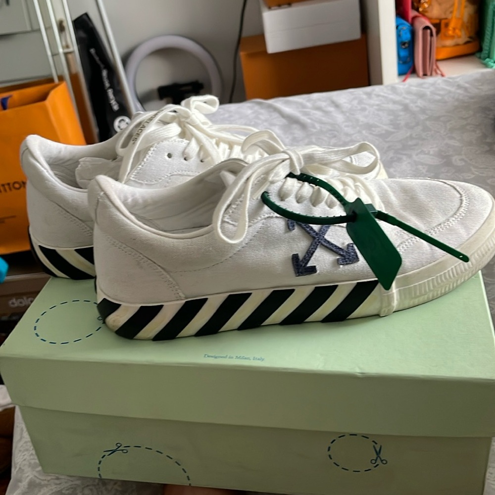 AUTHENTIC OFF WHITE SNEAKERS